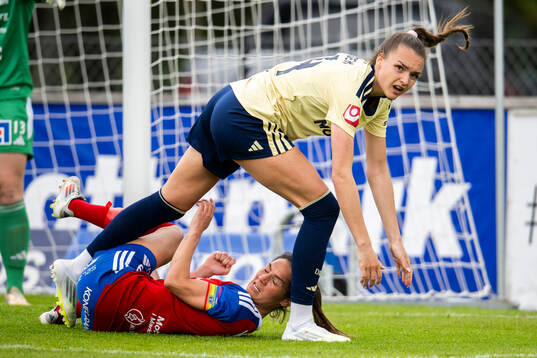 Vittsjös Lisa Klinga och Djurgårdens Selma Larsen Svendsen