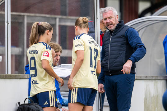Djurgårdens tränare Willie Kirk  med Johanna Renmark och
