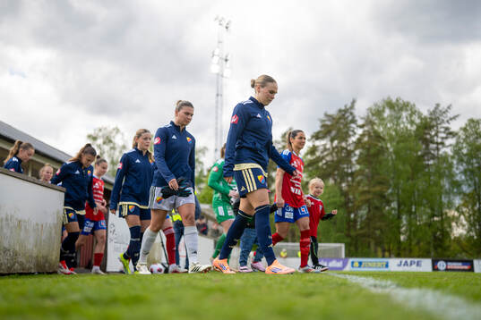 Djurgårdens spelare gör entré