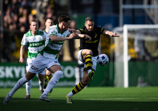 Västerås Philip Bonde och AIKs Dino Besirovic