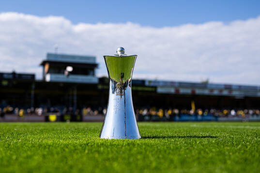 Gustaf VI Adolfs pokal på gräset