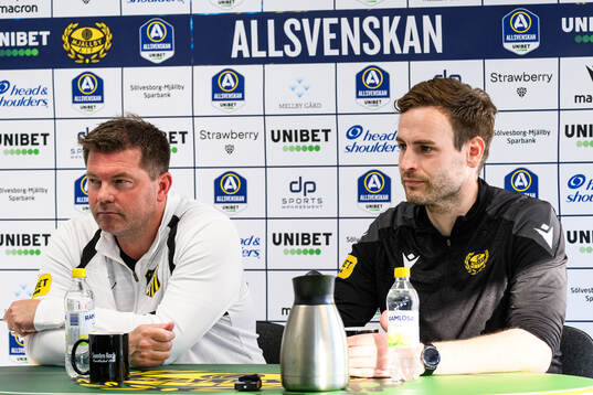 Häckens tränare Jens Gustafsson och Mjällbys tränare