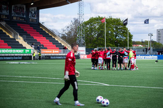 Kalmars spelare värmer upp