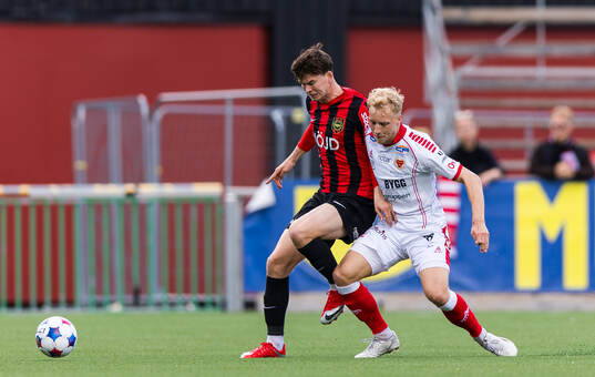 Brommapojkarnas Mads Kristian Hansen och Kalmars Victor