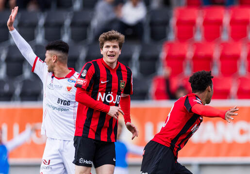 Brommapojkarnas Oliver Berg och Sion Oppong jublar
