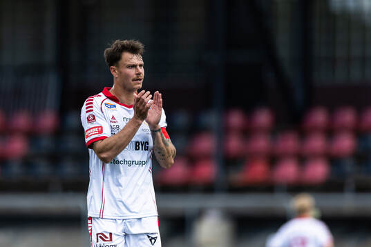Kalmars Melker Hallberg tackar supportrarna