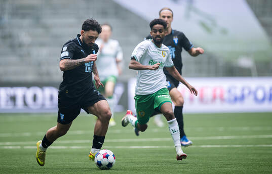 Malmö FFs Sead Haksabanovic och Hammarbys Tesfaldet Tekie