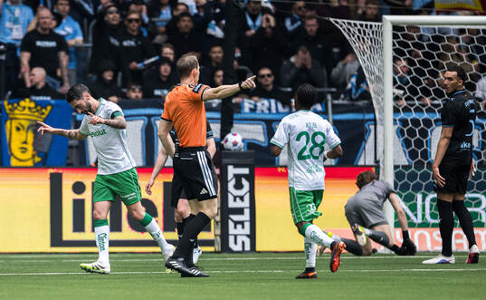 Hammarbys Nahir Besara jublar