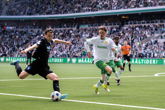 Malmö FFs Oscar Sjöstrand och Hammarbys Noah Persson