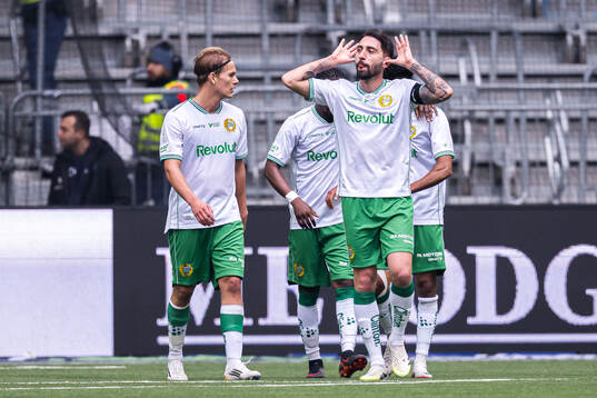 Hammarbys Nahir Besara jublar