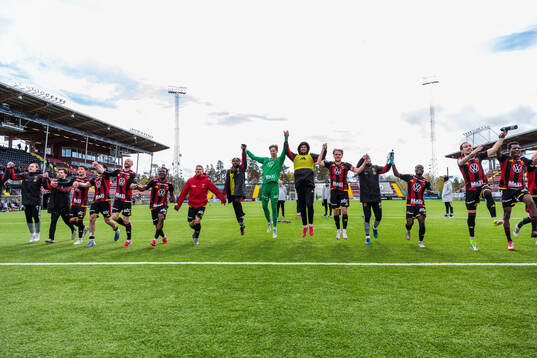 Östersunds spelare jublar