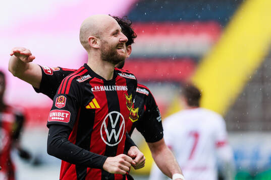 Östersunds Curtis Edwards jublar