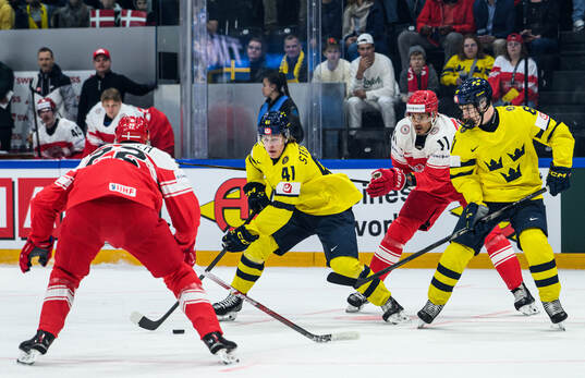 Ivar Stenberg och Viggo Björck of Sweden compete for the