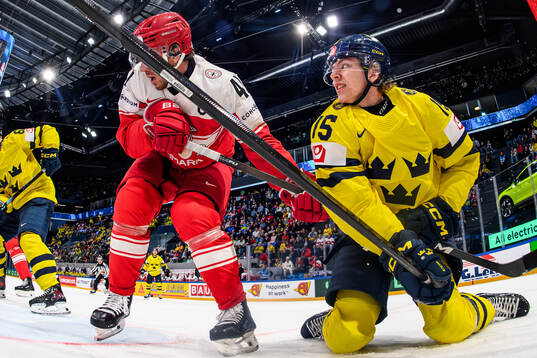 Bläddra bland fler bilder av 2026 IIHF Ice Hockey World Championship, Day 3, Denmark - Sweden