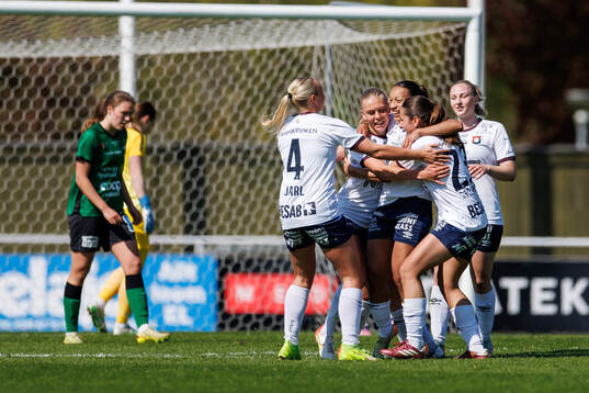 Örgrytes Alicia Hellström jublar med laget