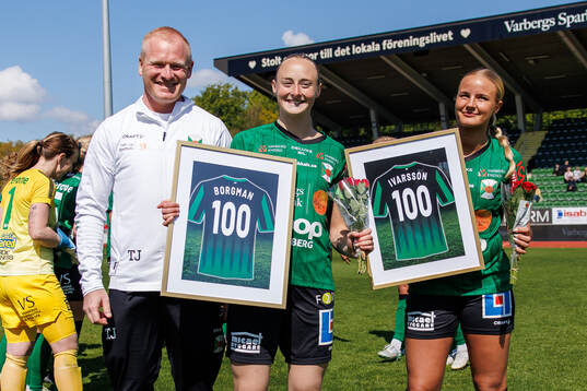 Varbergs Lilly Borgman och Moa Ivarsson gratuleras till 100