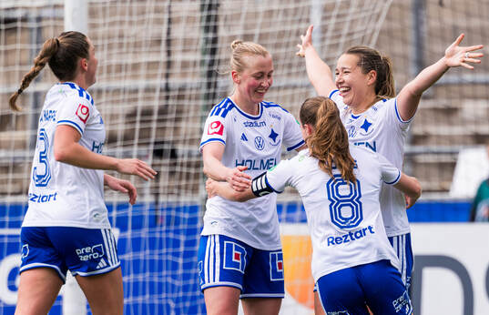 IFK Norrköpings Emma Engström jublar med lagkamrater