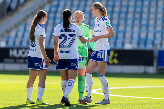 IFK Norrköpings Sofia Hjern jublar med lagkamrater