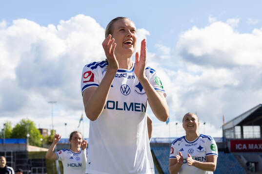 IFK Norrköpings Ebba Handfast jublar