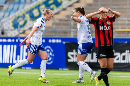 IFK Norrköpings Julia Karlernäs jublar med Emma Engström