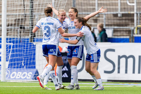 IFK Norrköpings Emma Engström jublar med lagkamrater
