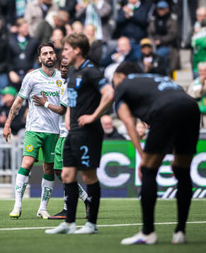Hammarbys Nahir Besara jublar
