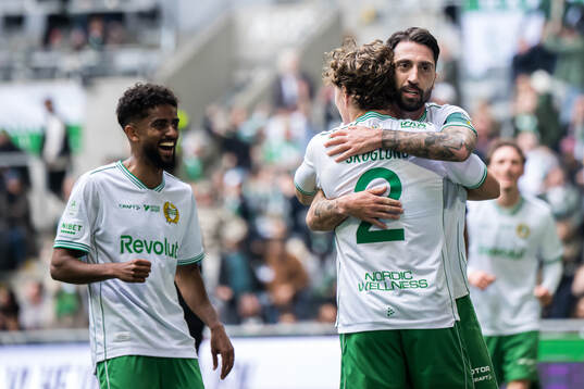 Hammarbys Nahir Besara jublar med Hampus Skoglund
