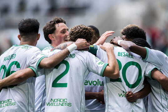 Hammarbys Nahir Besara jublar med lagkamrater