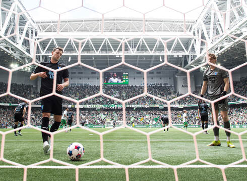 Malmö FFs Colin Rösler och målvakt William Nieroth