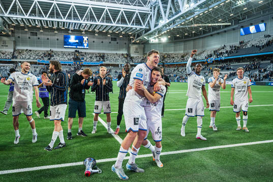 Sirius Tobias Anker och Isak Bjerkebo jublar