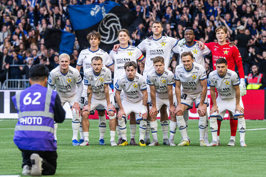 Sirius spelare ställer upp för en lagbild