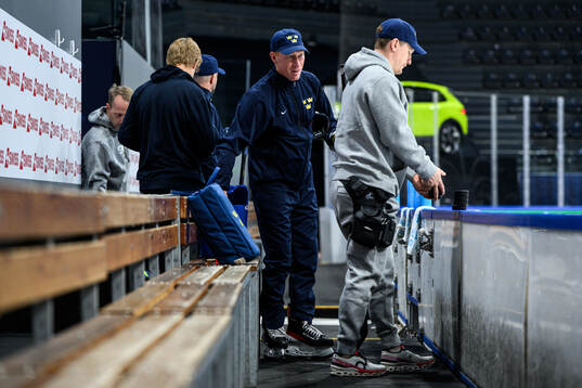 Assistant coach Jörgen Jönsson of Sweden at a practice