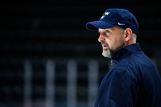 Assistant coach Anders Sörensen of Sweden at a practice