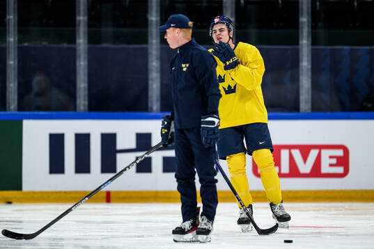 Assistant coach Jörgen Jönsson and Anton Frondell of