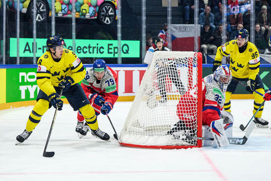 Linus Karlsson of Sweden and Tomas Galvas of Czech Republic