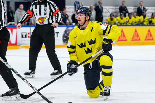 Lucas Raymond of Sweden looks dejected