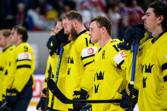 Lucas Raymond of Sweden looks dejected