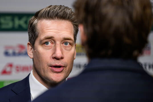 Head coach Sam Hallam of Sweden