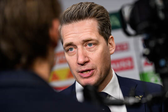 Head coach Sam Hallam of Sweden
