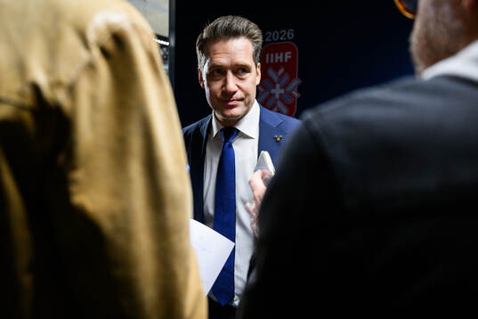Head coach Sam Hallam of Sweden