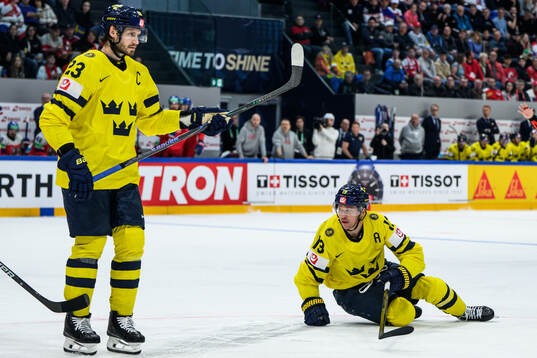 Oliver Ekman-Larsson and Lucas Raymond of Sweden