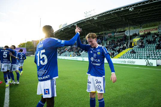 GIF Sundsvalls Suwaibou Kebbeh och Hugo Aviander jublar