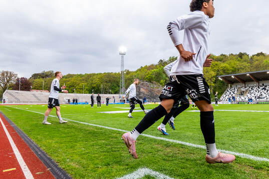 Örebros spelare värmer upp