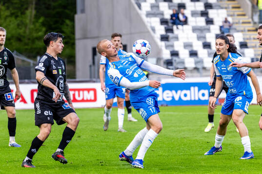 Örebros Antonio Yakoub och Oddevolds Olle Kjellman Olblad