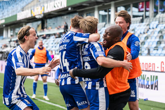 IFK Göteborgs spelare jublar