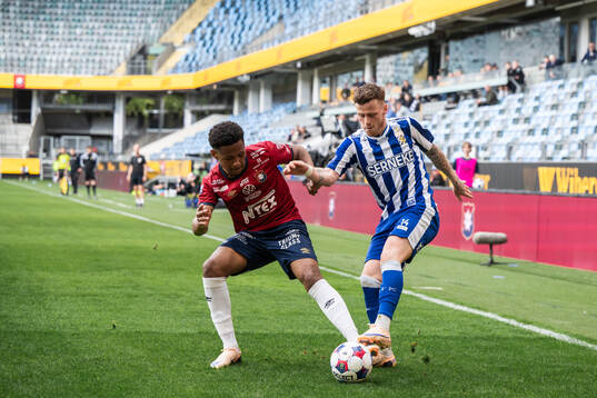 Örgrytes Marlon Ebietomere och IFK Göteborgs Tobias Heintz
