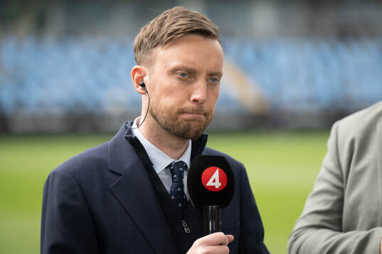 TV4s studio med programledare Axel Pileby