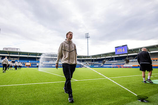 Goalkeeper Simen Vidtun Nilsen of Brann arrives
