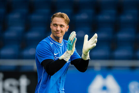 Goalkeeper Simen Vidtun Nilsen of Brann warms up