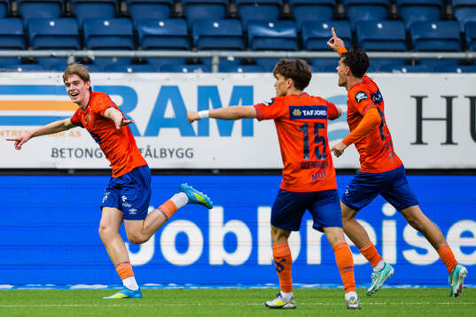 Bläddra bland fler bilder av Football, Eliteserien, Aalesund - Brann
